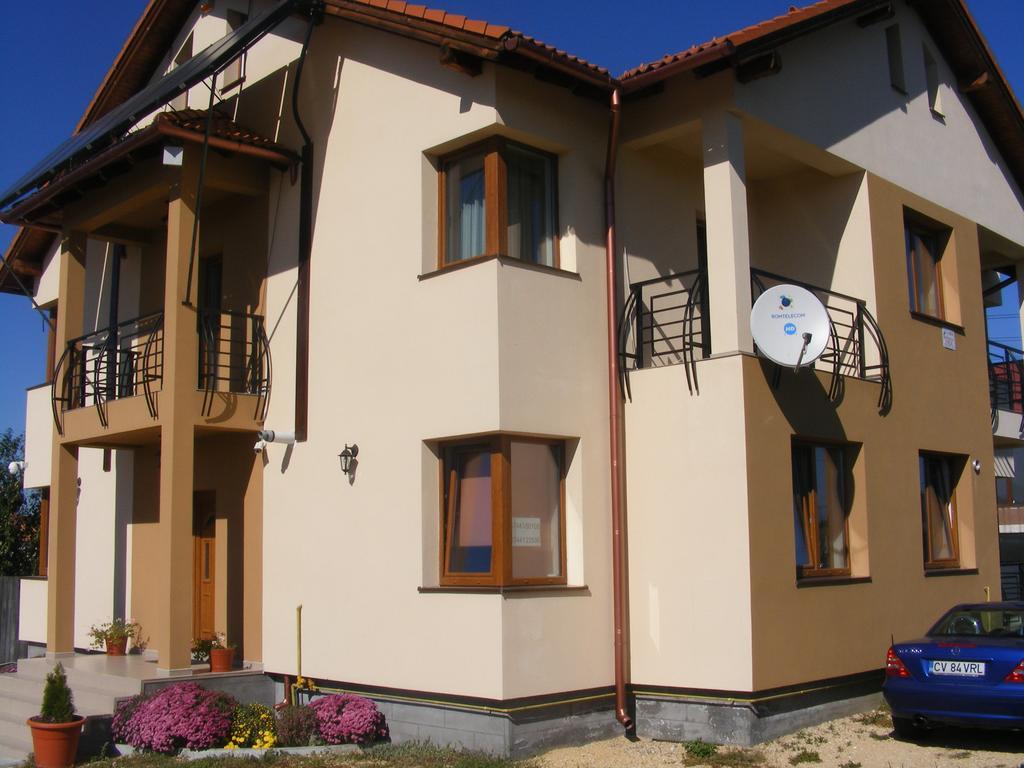 Pensiunea Queen Mary Sanpetru Exterior photo